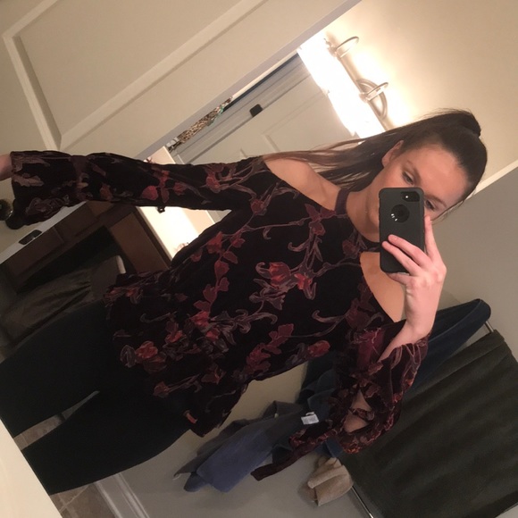 Floral Cold Shoulder Blouse - Picture 2 of 3